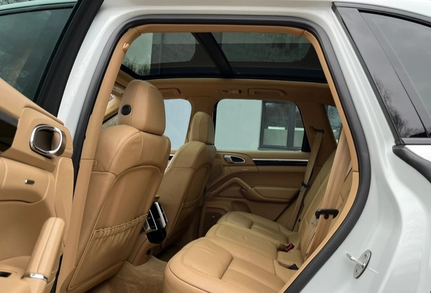 Porsche Cayenne cena 189000 przebieg: 97000, rok produkcji 2017 z Piaski małe 232